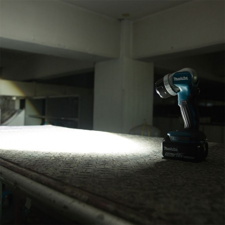 Lampe torche LED 18V DEADML808 Makita