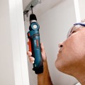 Perceuse d’angle GWB 12V-10 Click & Go + 2 batteries 12V 6 Ah + chargeur GAL 12V-40 BOSCH