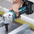 Grignoteuse 18V DJN161Z + 1 batterie BL1850B 18V 5 Ah + 1 chargeur rapide DC18RC MAKITA