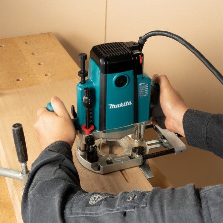 Défonceuse 2100 W RP2303FC07 MAKITA