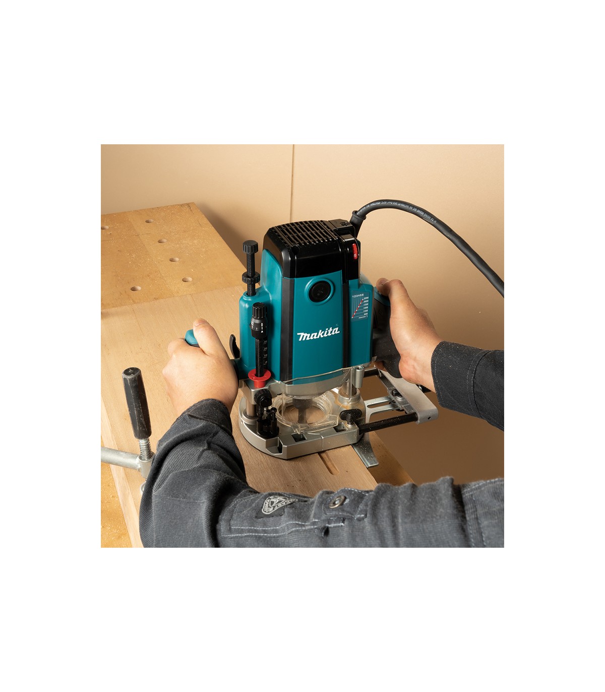 Défonceuse 2100 W RP2303FC07 MAKITA