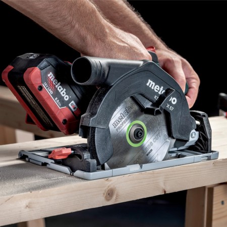 Scie circulaire Ø 165 mm 18V ks 18 ltx 57 + 1 batterie 18V 5.2 Ah + 1 chargeur rapide ASC 145 METABO