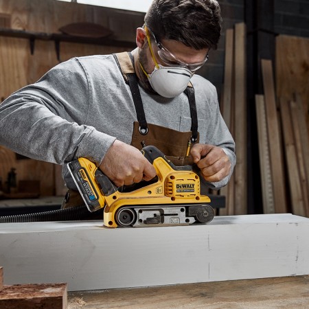 Ponceuse à bande 18V DCW220NT-XJ + 1 batterie 18V 5 Ah + chargeur DCB1104-QW DEWALT