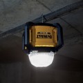 Projecteur de chantier DCL074-XJ + 1 batterie 18V 5 Ah + 1 chargeur DCB1104-QW DEWALT