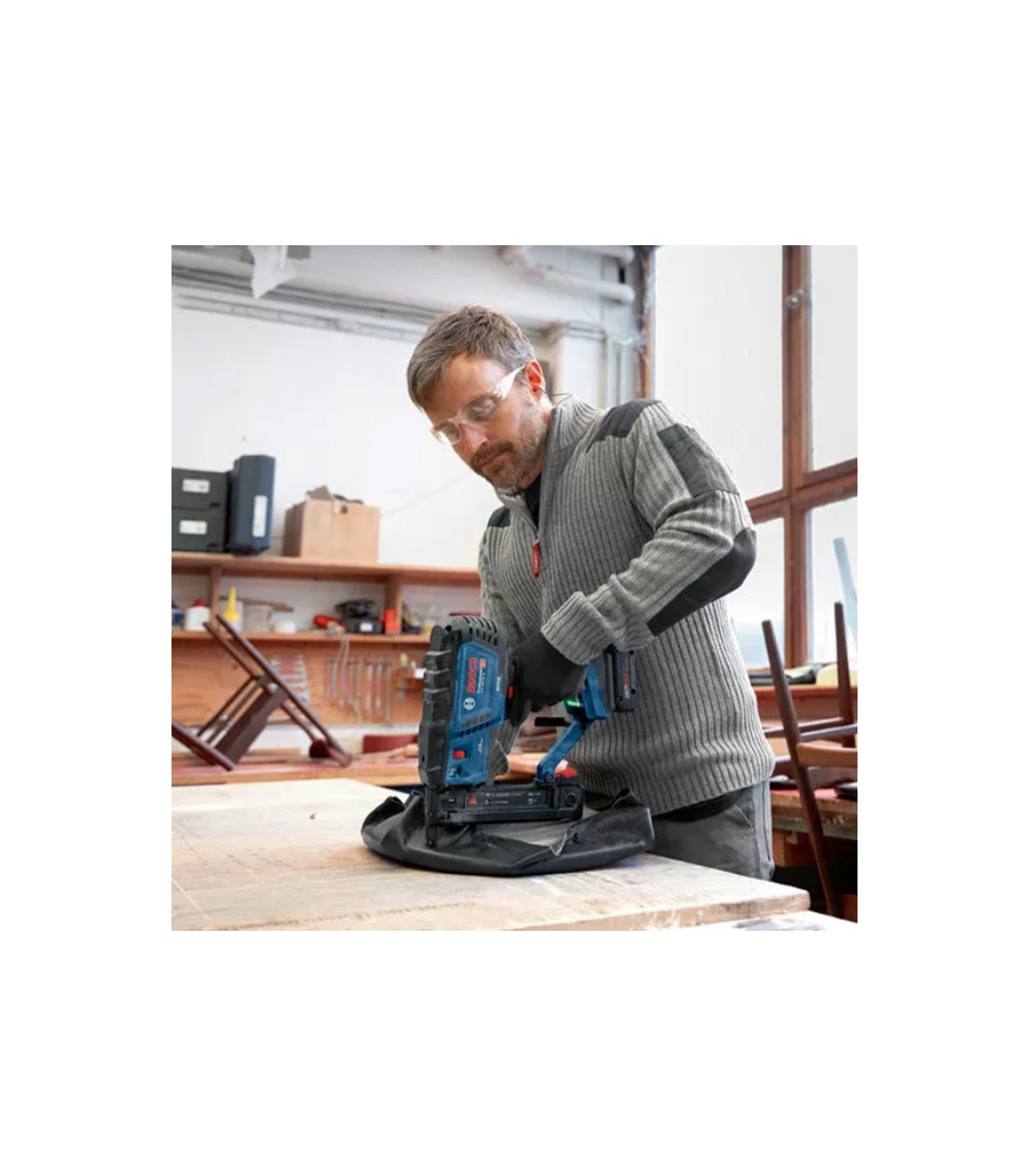 Agrafeuse à bois GTH 18V-38 M + 1 batterie ProCORE 18V 4 Ah + 1 chargeur GAL 18V-40 BOSCH