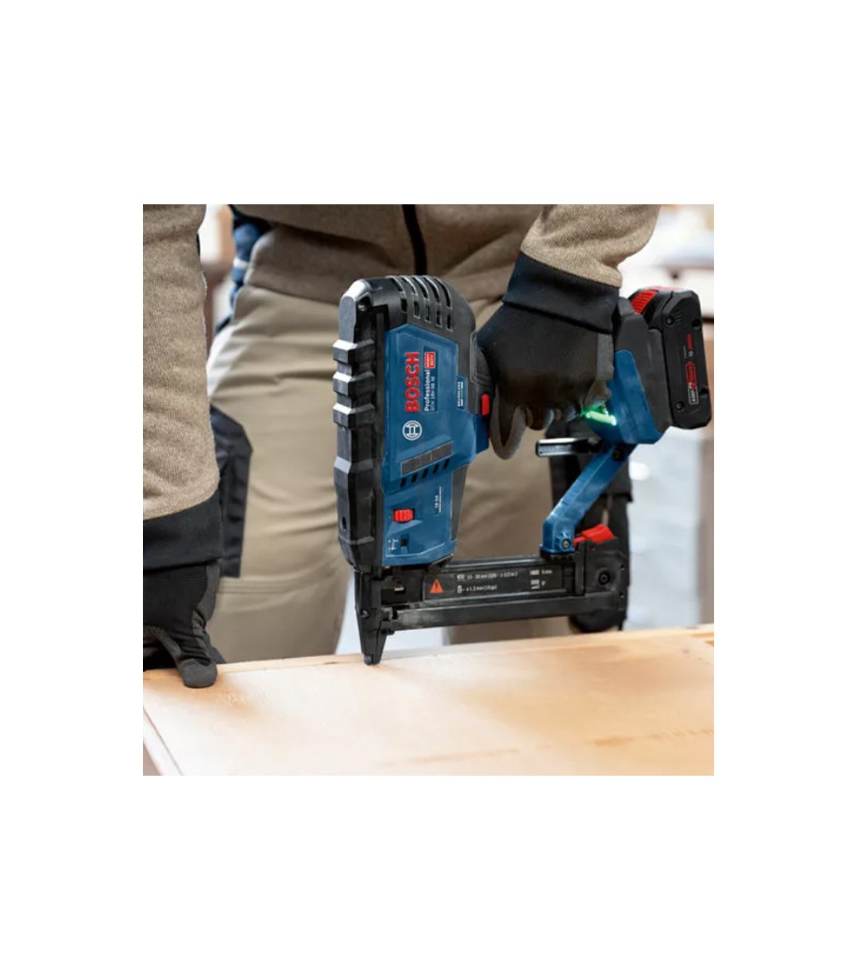 Agrafeuse à bois GTH 18V-38 M + 2 batteries ProCORE 18V 4 Ah + 1 chargeur GAL 18V-40 BOSCH