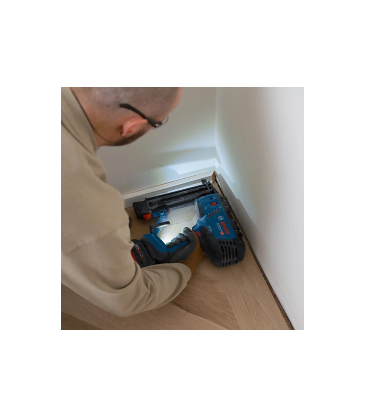 Cloueur à bois GNH 18V-50 M + 2 batteries ProCORE 18V 4 Ah + 1 chargeur GAL 18V-40 BOSCH