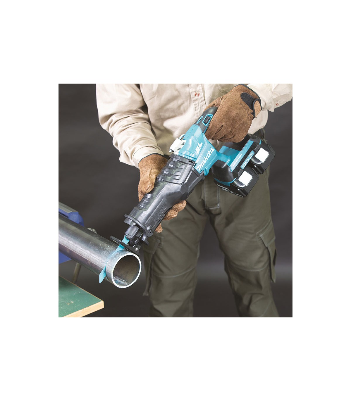 Scie sabre 2x18V DJR360Z + 4 batteries BL1850B 18V 5 Ah + 1 chargeur double DC18RD MAKITA