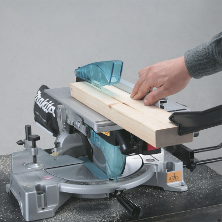 Scie à coupe d'onglet et à délignage Ø260 mm LH1040 MAKITA