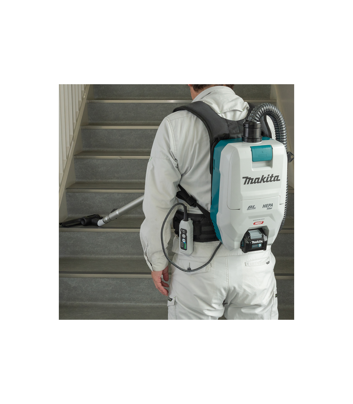 Aspirateur dorsal XGT 40V VC008GZ + 2 batteries 40V 4 Ah + chargeur rapide DC40RA MAKITA