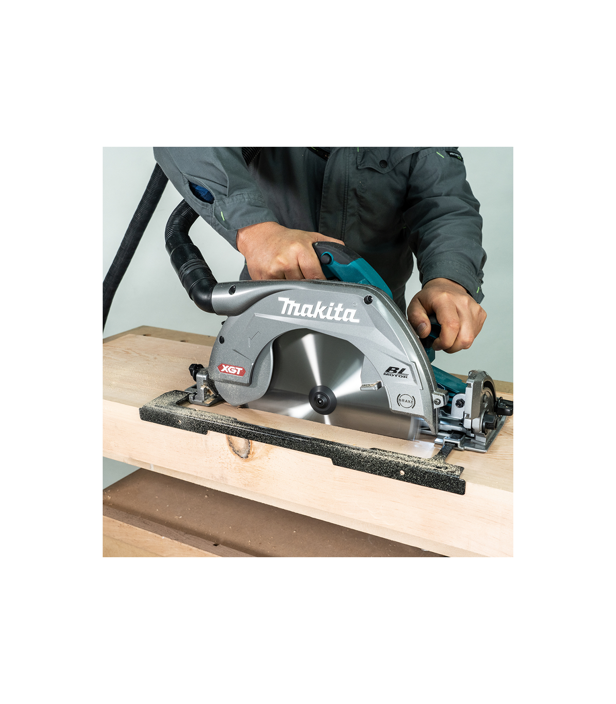 Scie circulaire 40V Ø260/270 mm HS011GZ + 2 batteries 40V 4 Ah + chargeur rapide DC40RA MAKITA