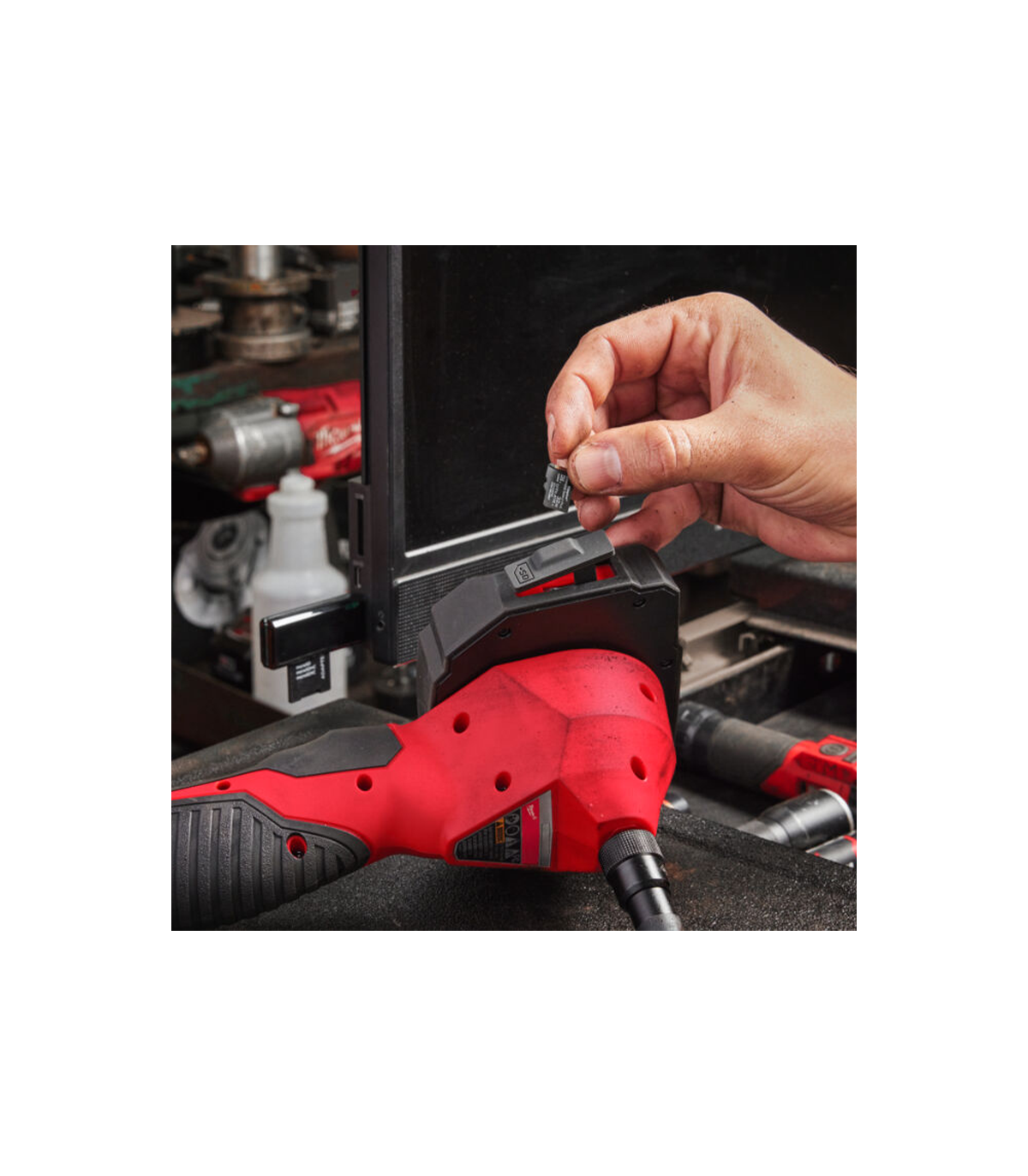 Micro-caméra d'inspection M12 ATB-0C + 2 batteries 2 Ah 12 V + chargeur C12C MILWAUKEE