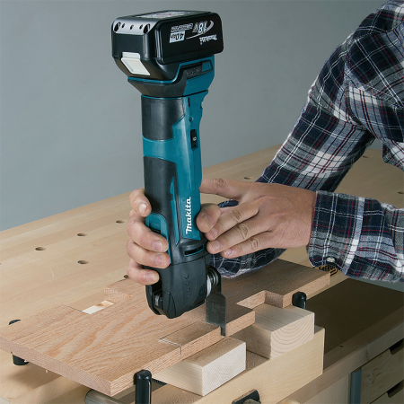 Découpeur-ponceur DTM51ZJX3 + 1 batterie BL1850B 18V 5 Ah + 1 chargeur rapide DC18RC MAKITA