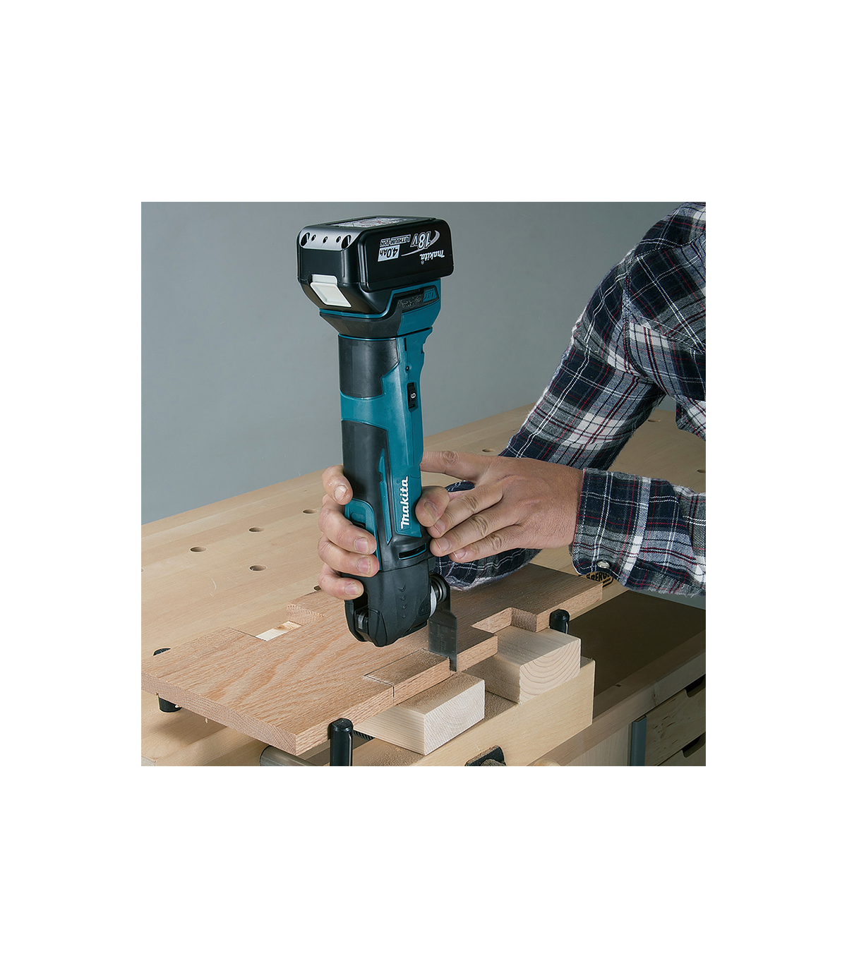 Découpeur-ponceur DTM51ZJX3 + 2 batteries BL1850B 18V 5 Ah + 1 chargeur rapide DC18RC MAKITA