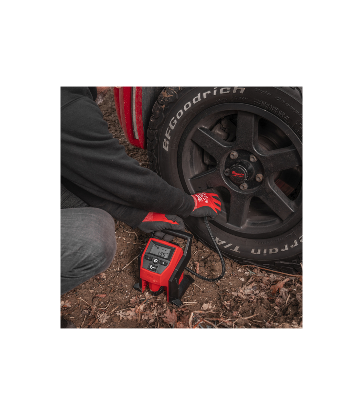 Compresseur / gonfleur 12V M12  BI-0 + 2 batteries 12V 4 Ah + 1 chargeur C12C MILWAUKEE