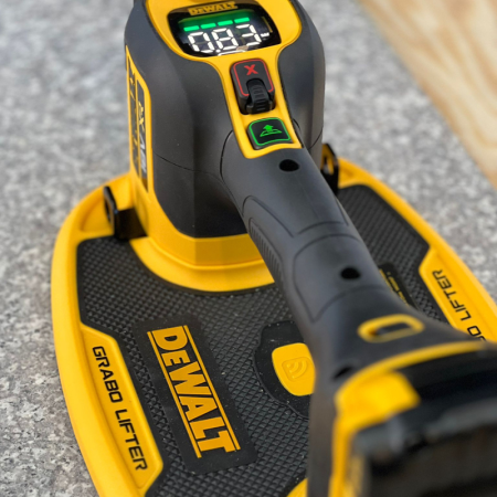 Ventouse à vide d'air 18V DCE590N-XJ + 2 batteries 18V 5 Ah + 1 Chargeur DCB1104-QW DEWALT