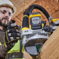 Défonceuse XR 18V DCW620NT-XJ + 1 batterie 18V 5 Ah + 1 Chargeur DCB1104-QW DEWALT