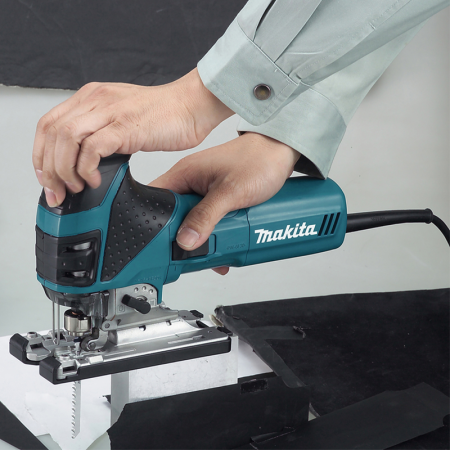 Scie sauteuse 720W 4351FCTJ MAKITA
