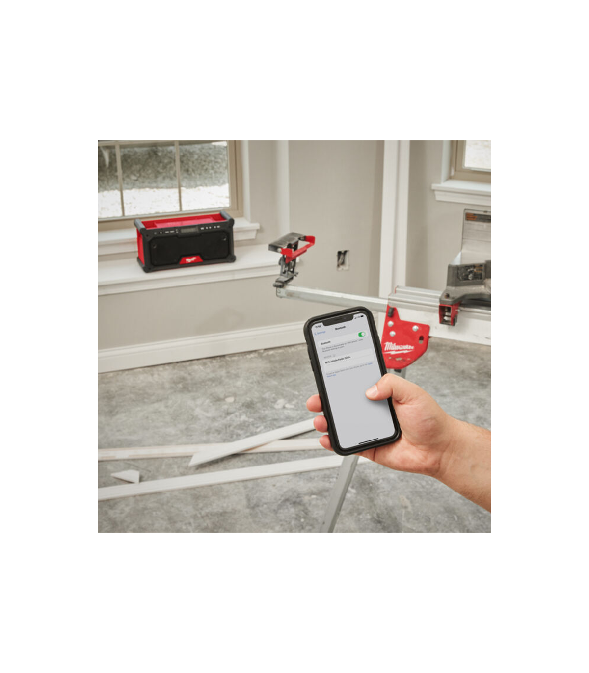 Radio de chantier 18V M18 RADDAB+G2-0 + 1 batterie 18V 5 Ah + chargeur M12-18 FC MILWAUKEE