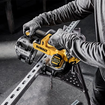 Scie à ruban 18V DCS378N-XJ + 1 batterie 18V 5 Ah + 1 chargeur DCB1104-QW DEWALT