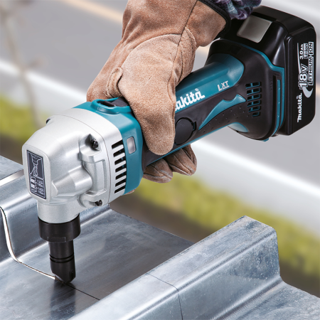 Grignoteuse 18V DJN161Z + 2 batteries BL1850B 18V 5 Ah + 1 chargeur rapide DC18RC MAKITA