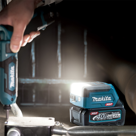 Lampe sur batterie 40V 300lx DEAML011G MAKITA