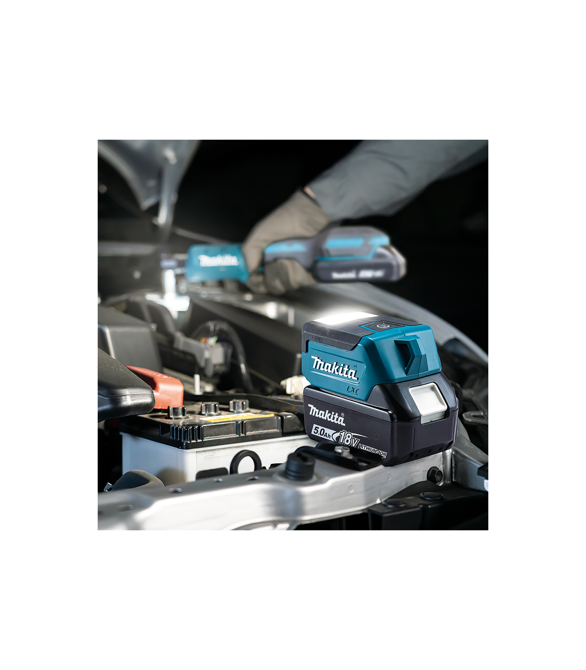 Lampe sur batterie 14,4/18V 300 lx DEADML817 + 1 batterie BL1850B 18V 5 Ah + chargeur rapide DC18RC MAKITA