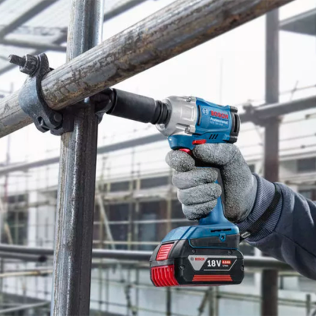 Boulonneuse GDS 18V-350 + 2 batteries ProCore 18V 4 Ah + Chargeur GAL 18V-40 BOSCH