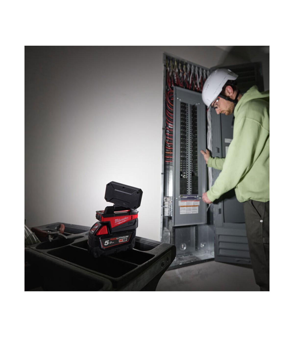 Projecteur de chantier 18V M18 ALIS-0 + 2 batteries 18V 5Ah + 1 chargeur M12-18FC MILWAUKEE