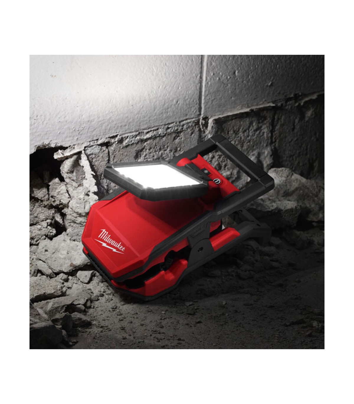 Projecteur de chantier 18V M18 PAL2-0 + 1 batterie 18V 5Ah + 1 chargeur M12-18FC MILWAUKEE