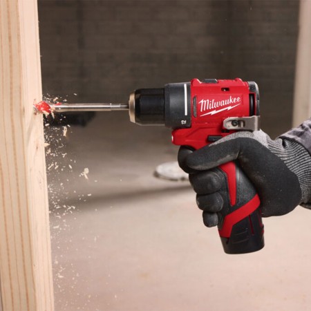 Perceuse visseuse 12V M12 BLDDRC + 2 batteries 18V 2 Ah + 1 chargeur C12C MILWAUKEE