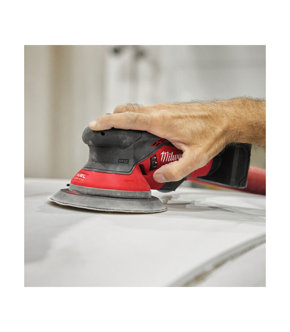 Ponceuse excentrique Ø150mm 12V M12 FROS5-0 + 1 batterie 12V 2 Ah + 1 chargeur C12C MILWAUKEE