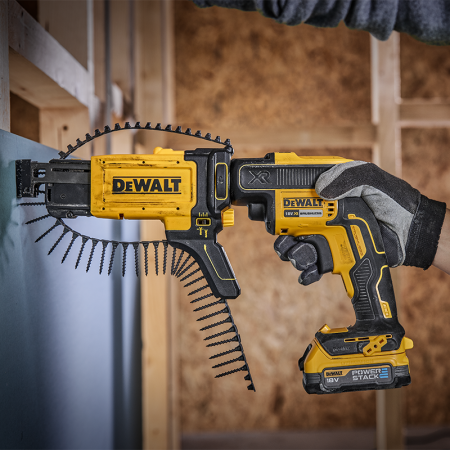 Visseuse à placo 18V DCF620NT-XJ + Chargeur de vis à bande DCF6202 + 2 batteries 18V 5 Ah + 1 chargeur DCB1104-QW DEWALT