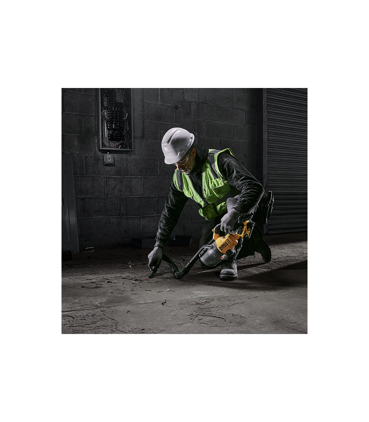 Aspirateur à main 18V DCV501LN-XJ + 1 batterie 18V 5 Ah + chargeur DCB1104-QW DEWALT