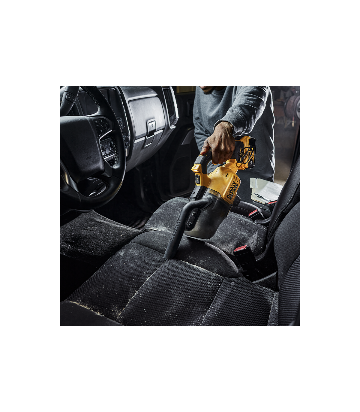 Aspirateur à main 18V DCV501LN-XJ +2 batteries 18V 5 Ah + chargeur DCB1104-QW DEWALT
