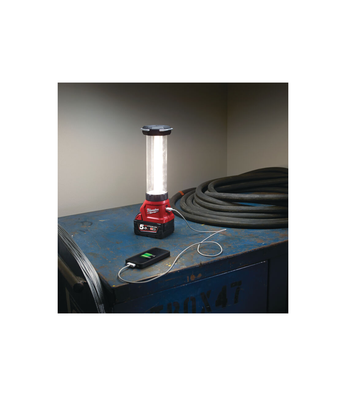 Lanterne de chantier LED M18 LL-0 + 1 batterie 5 Ah + chargeur M12-18 FC MILWAUKEE