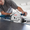 Scie circulaire plongeante Ø165 mm GKT 55 GCE + Rail de guidage FSN 1400 BOSCH