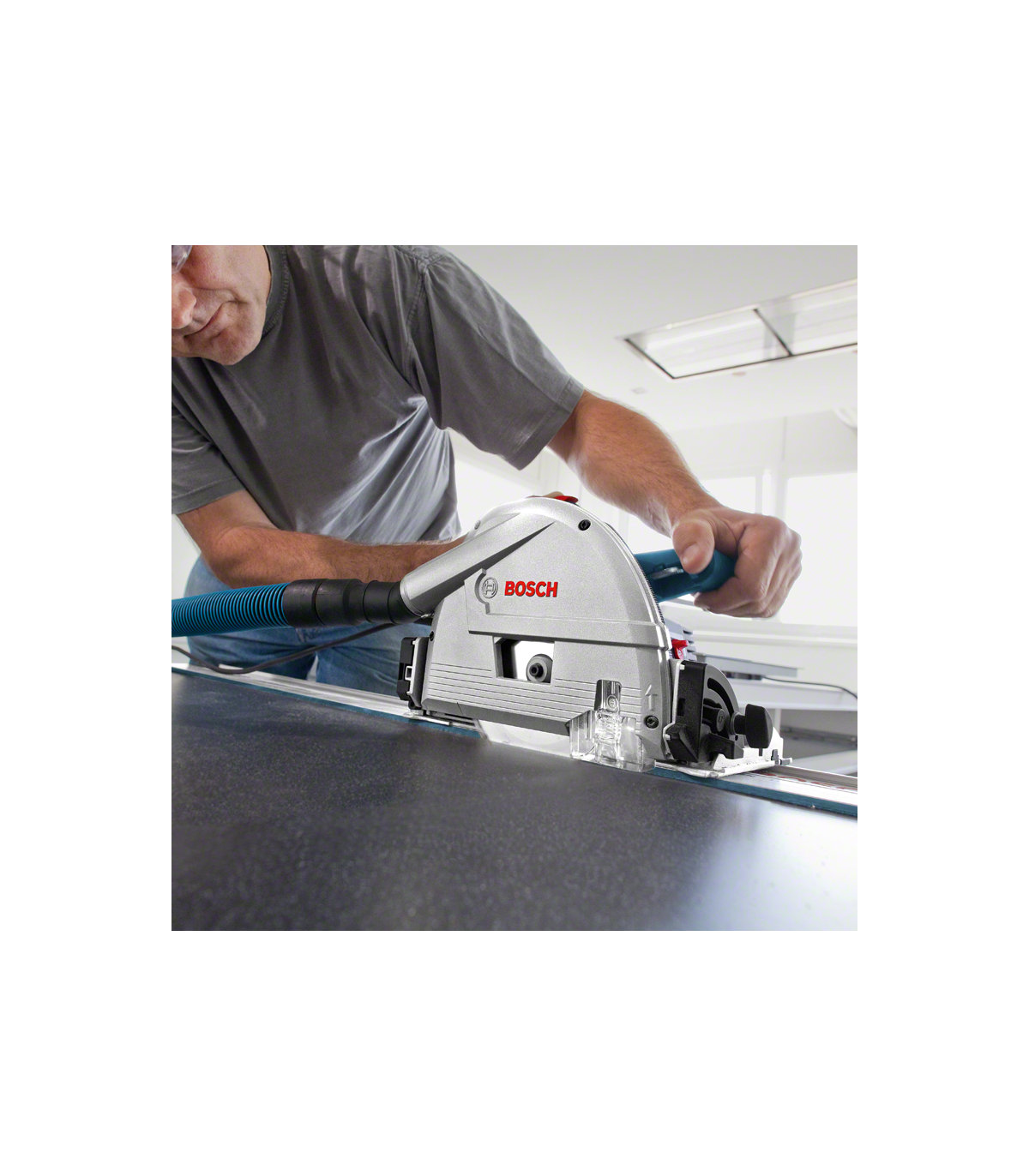 Scie circulaire plongeante Ø165 mm GKT 55 GCE + Rail de guidage FSN 1400 BOSCH