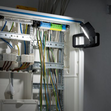 Projecteur LED orientable a pince