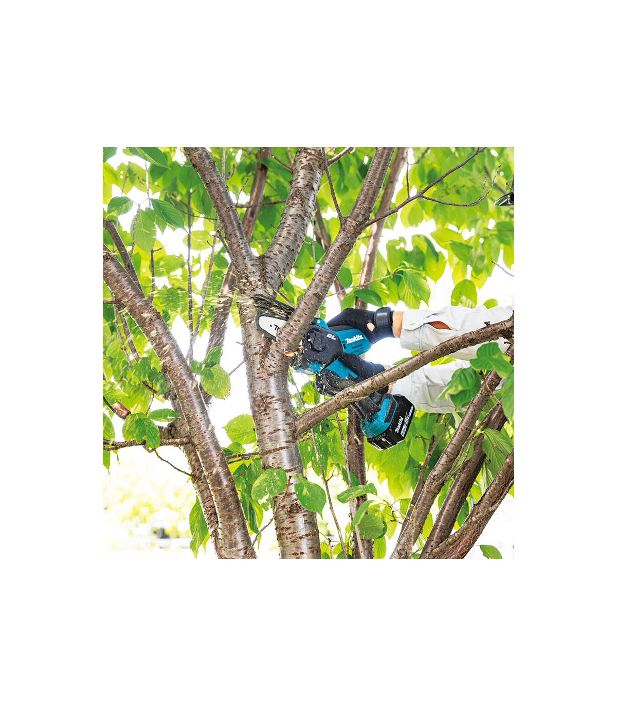 Tronçonneuse d'élagage 18V 10 cm DUC101Z + 2 batteries BL1830B 18V 3 Ah + chargeur rapide DC18RC MAKITA