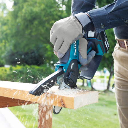 Tronçonneuse d'élagage 18V 10 cm DUC101Z + 2 batteries BL1830B 18V 3 Ah + chargeur rapide DC18RC MAKITA