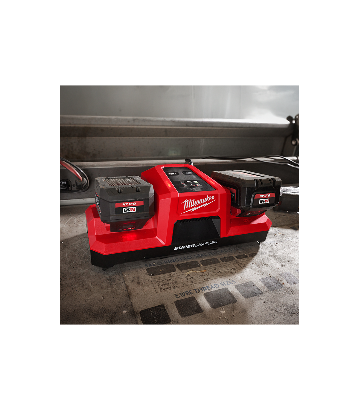 Pack 2 batteries FORGE M18 FB8 18V 8 Ah + chargeur rapide double M18 DBSC MILWAUKEE