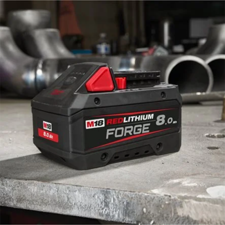 Pack 2 batteries FORGE M18 FB8 18V 8 Ah + chargeur rapide double M18 DBSC MILWAUKEE