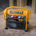 Compresseur 6L DPC6MRC-QS MINI ROLLCAGE DEWALT