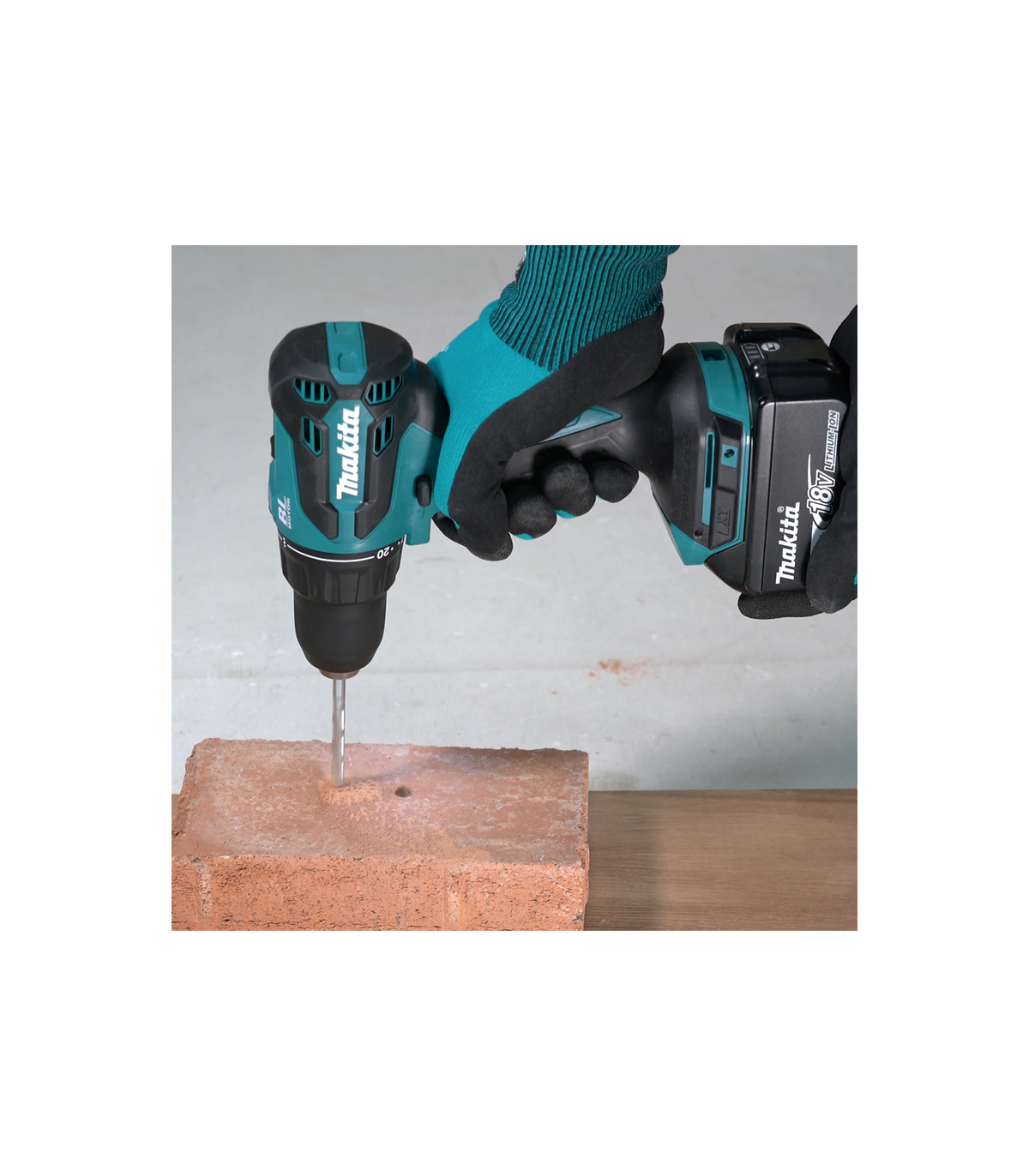 Perceuse-visseuse à percussion 18V DHP490Z + 1 batterie BL1830B 18V 3 Ah + chargeur rapide DC18RC MAKITA