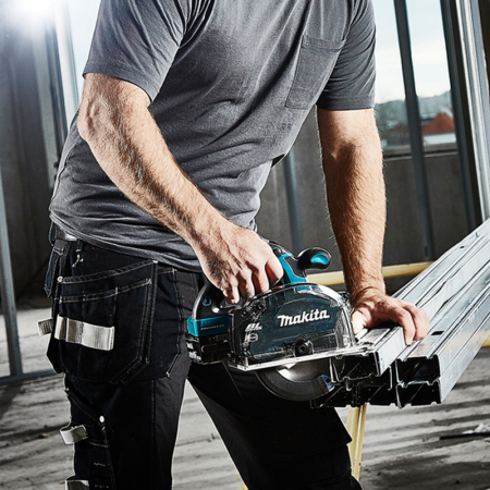 Scie circulaire à métaux 18V Ø150 mm DCS553ZJ + 1 batterie BL1850B 18V 5 Ah + 1 chargeur rapide DC18RC MAKITA