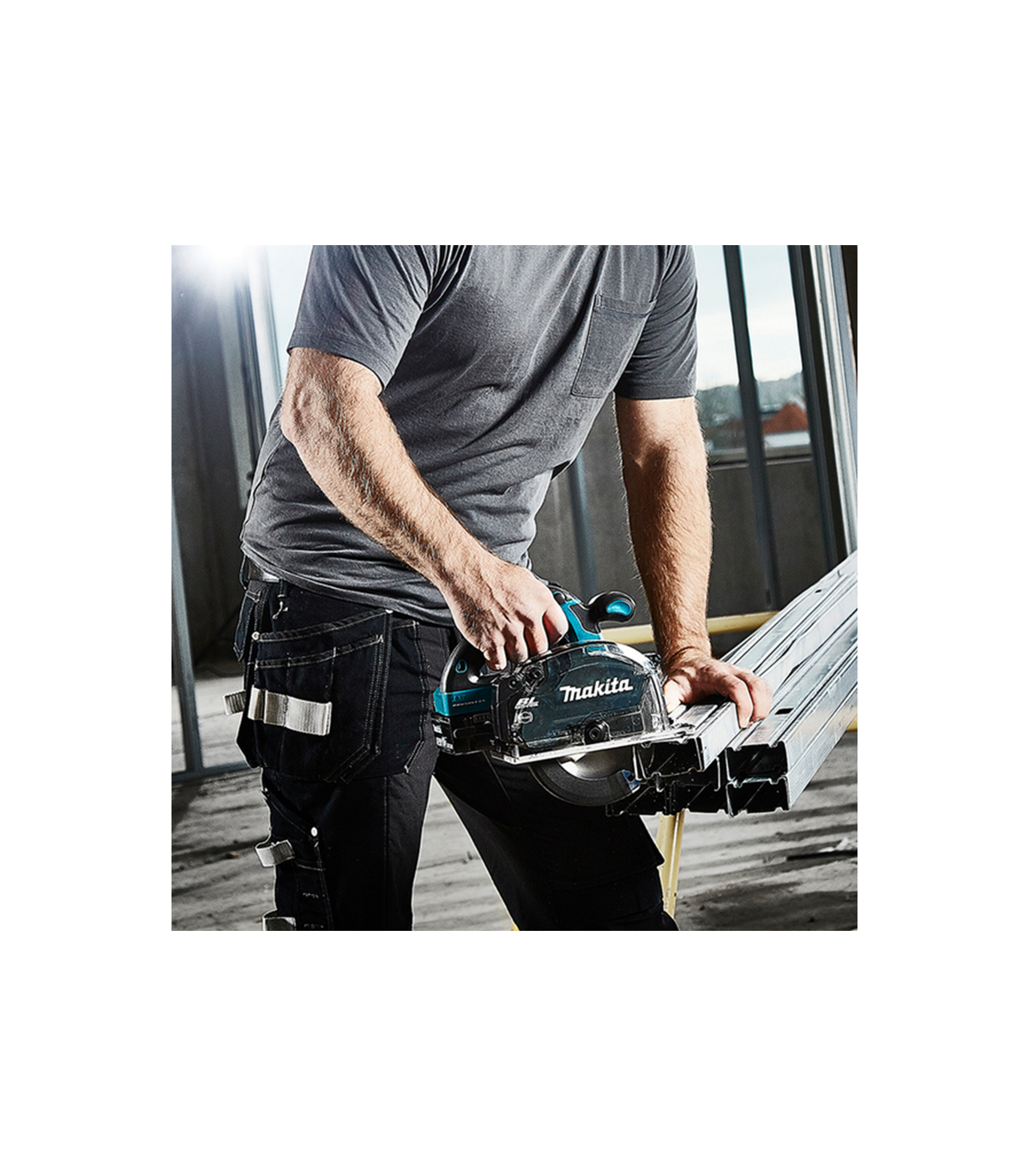 Scie circulaire à métaux 18V Ø150 mm DCS553ZJ + 2 batteries BL1850B 18V 5 Ah + 1 chargeur rapide DC18RC MAKITA