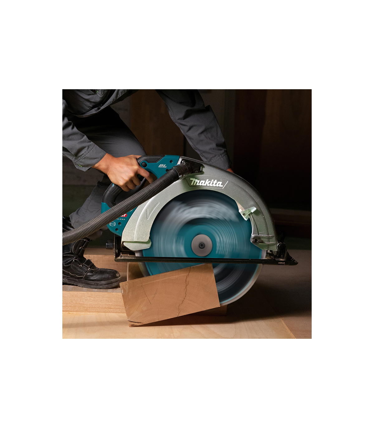 Scie circulaire 40V Ø415 mm HS013GZ + 2 batteries 40V 4 Ah + 1 chargeur rapide DC40RA MAKITA