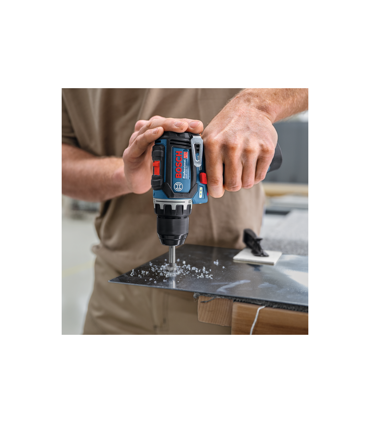 Perceuse visseuse GSR 12V-32 + 2 batteries 12V 3 Ah + 1 chargeur GAL 12V-40 BOSCH