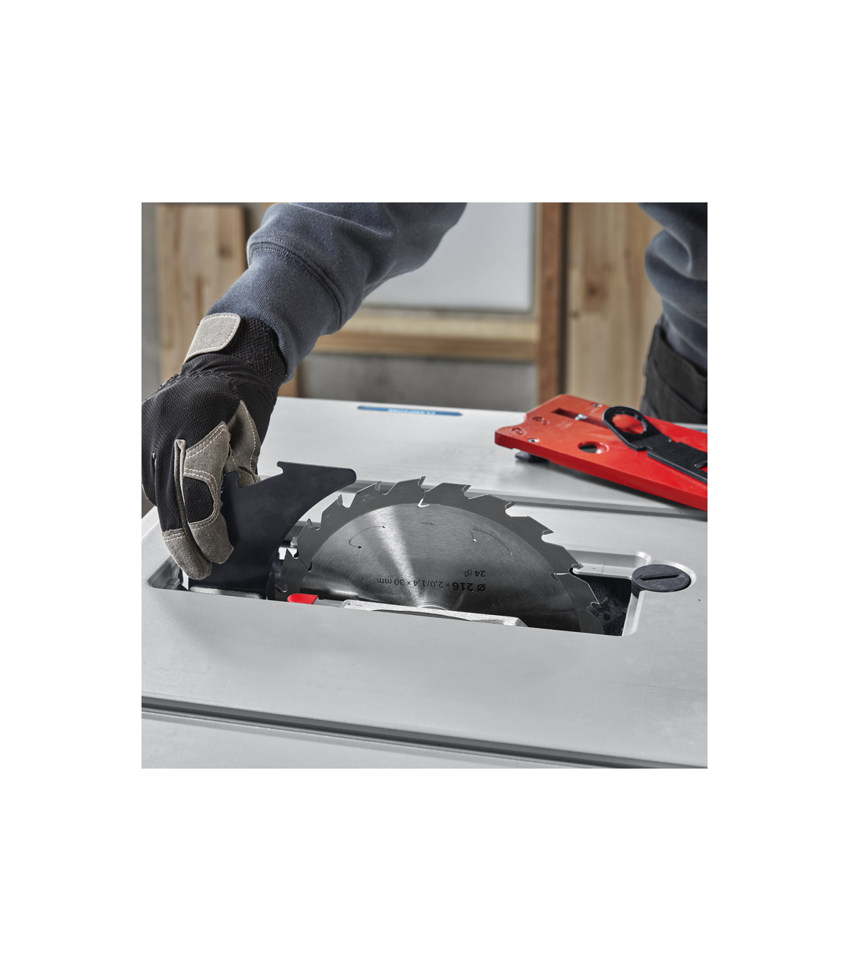 Scie sur table filaire GTS 70-216 BOSCH